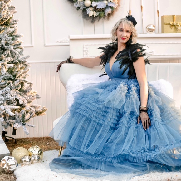 Meet your Posher, Emily - Picture 2 of 4